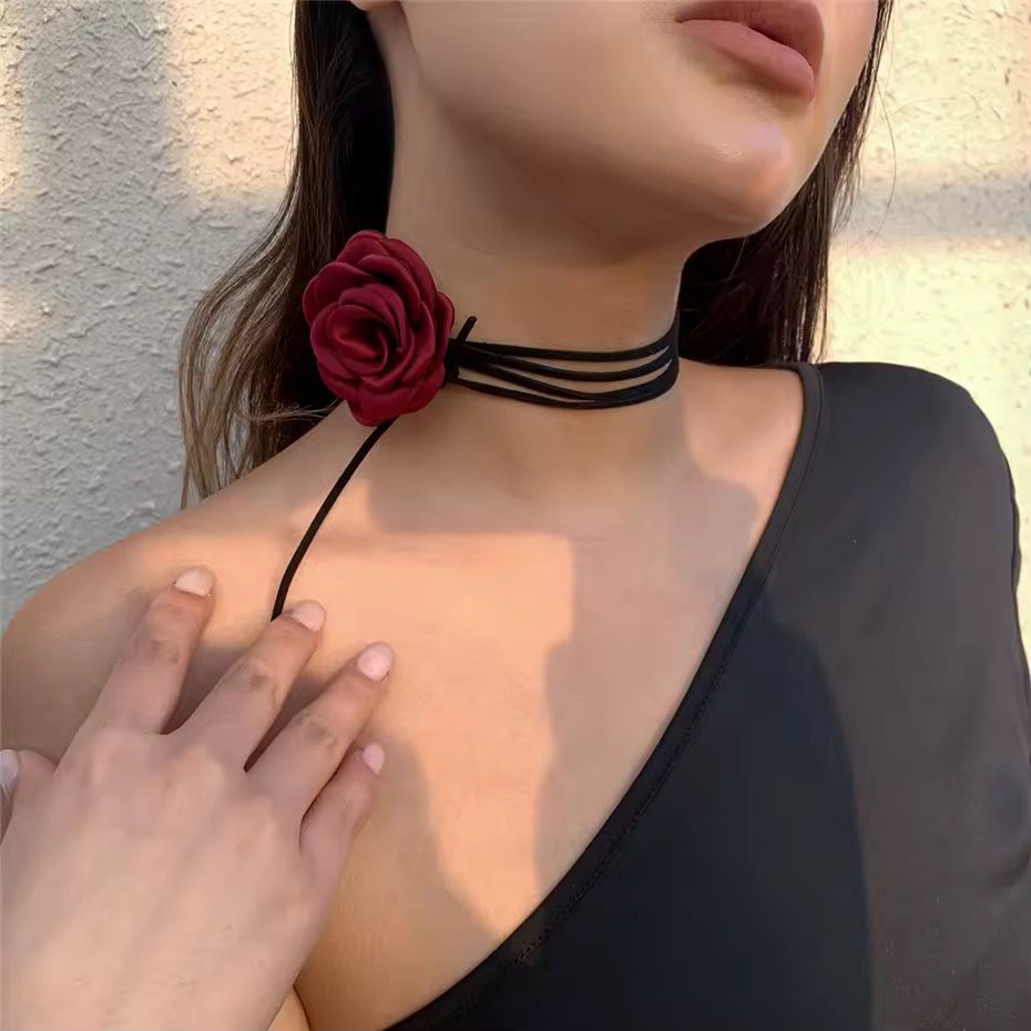 Chockers Midnight Rose