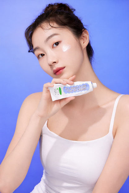 Crema All About Glow Tone Up Chasin’ Rabbits