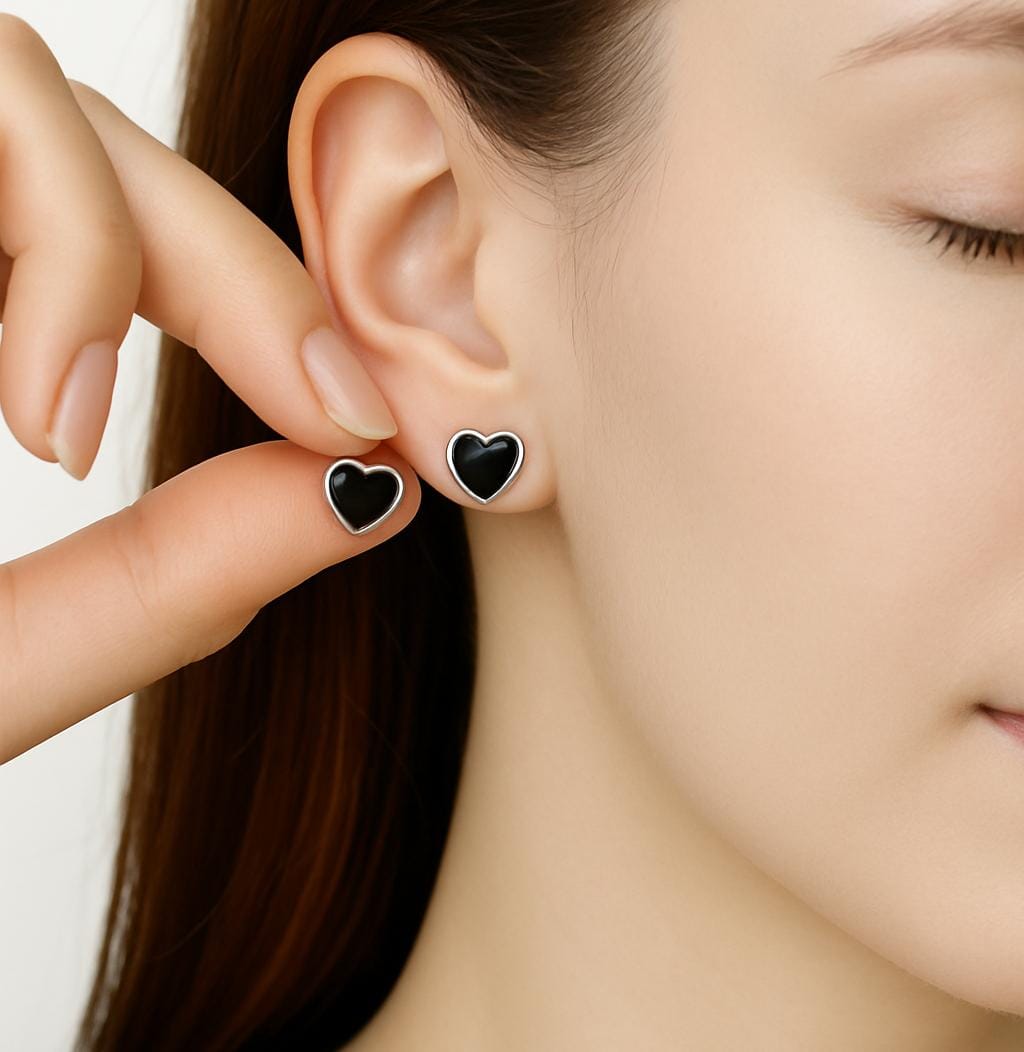 Aretes "Black Velvet Studs" Colección Broken Hearts